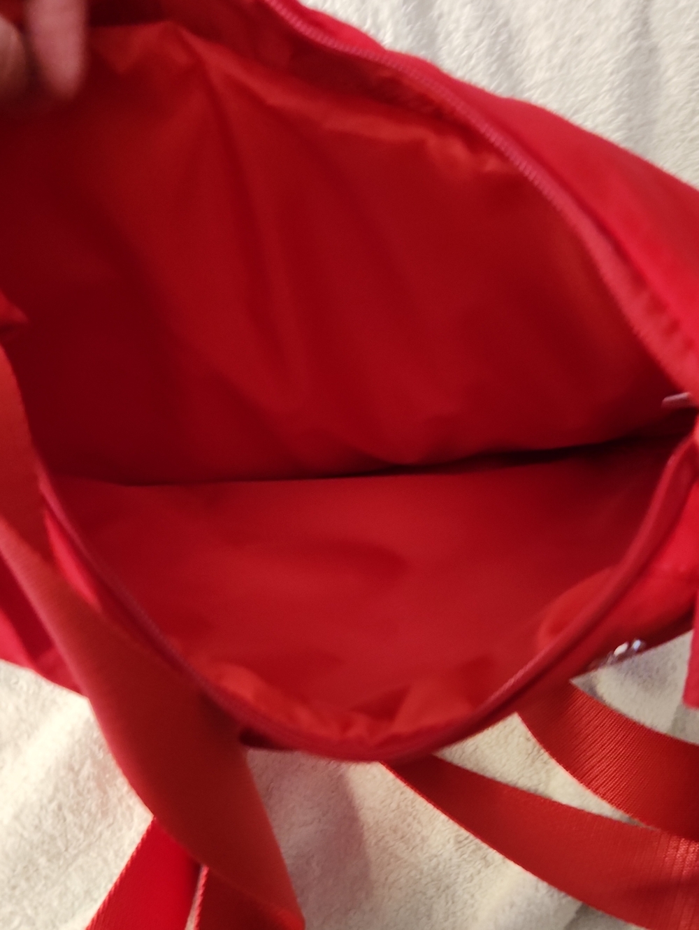 NWT Iris & Rainbow Red Sling Bag - Picture 4 of 4